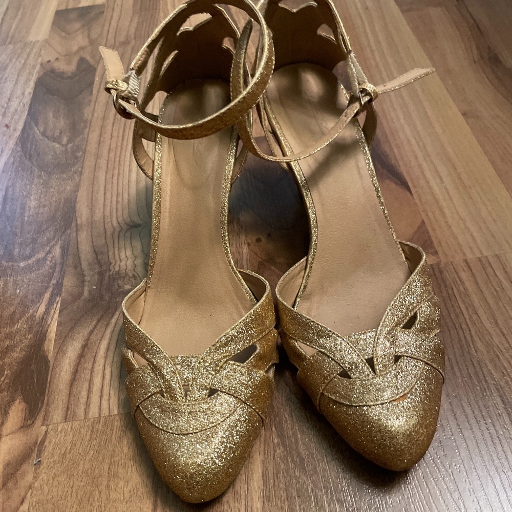 Gold low heeled shoes